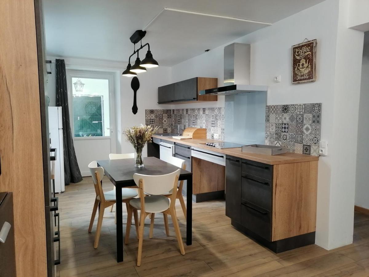 Aux D'Estaing Croises, Gite De Montagne Accessible A Tous 外观 照片