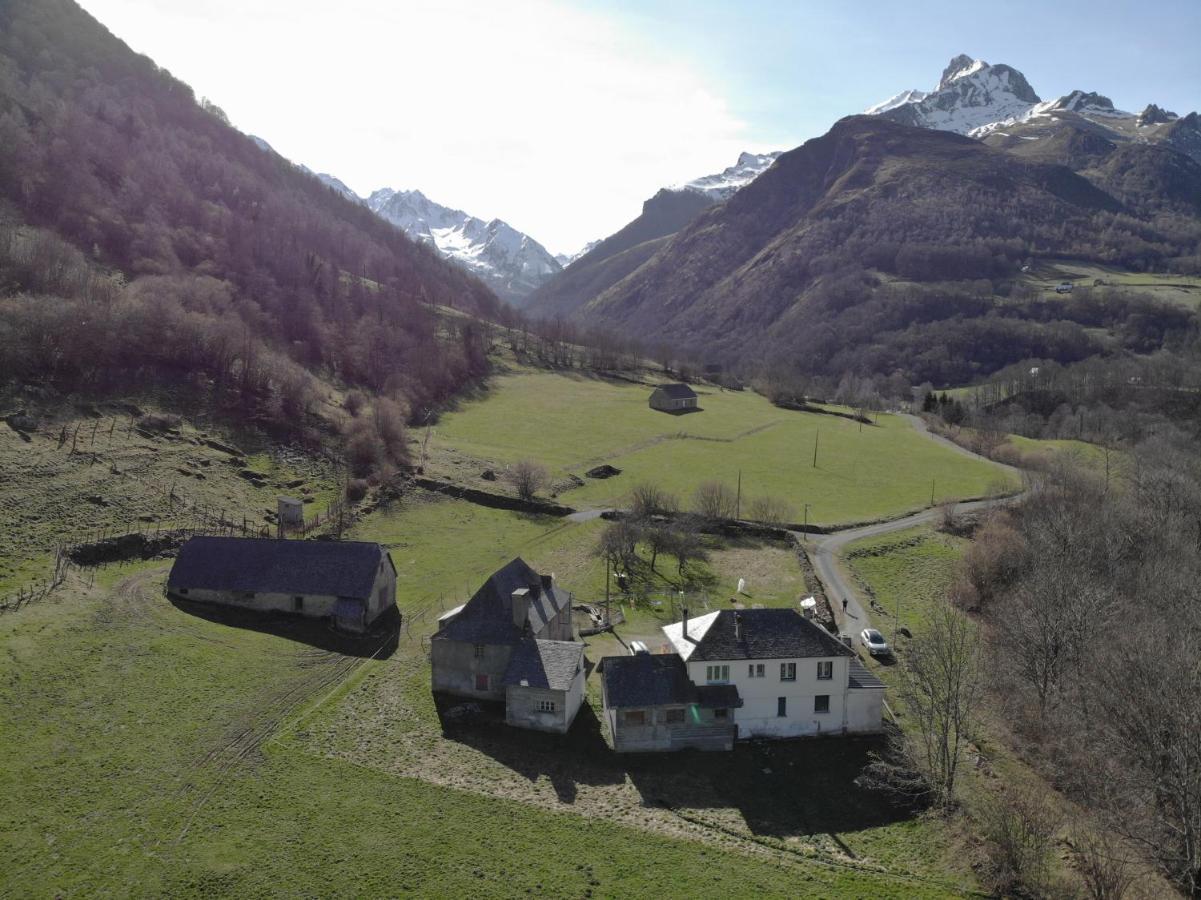 Aux D'Estaing Croises, Gite De Montagne Accessible A Tous 外观 照片