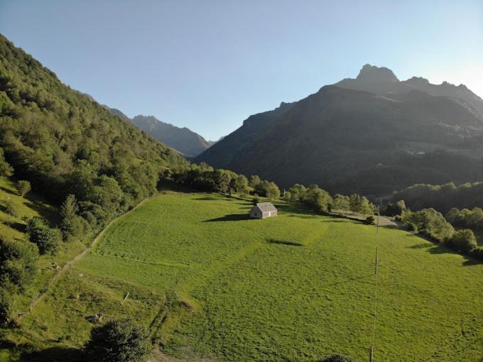 Aux D'Estaing Croises, Gite De Montagne Accessible A Tous 外观 照片