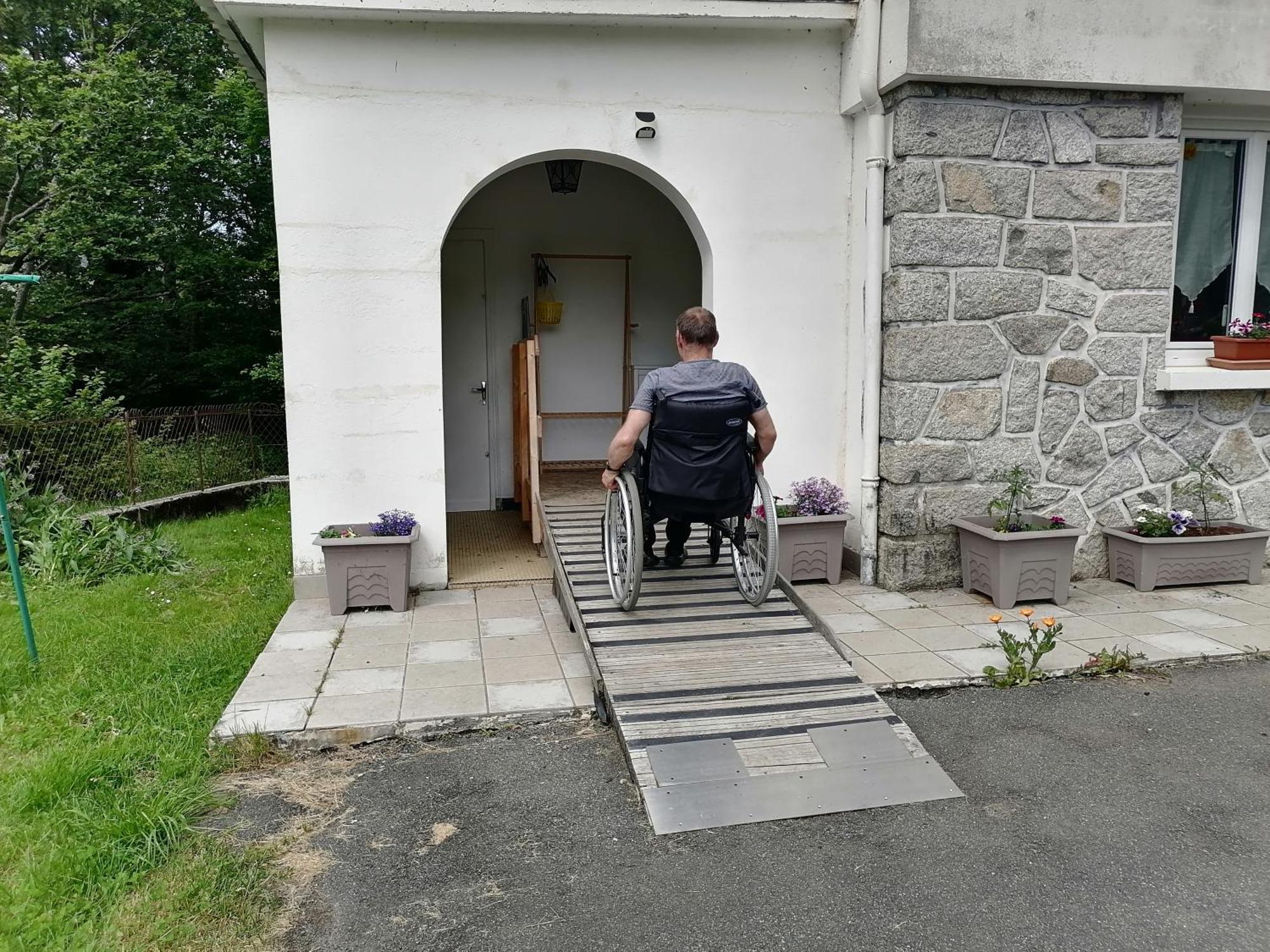 Aux D'Estaing Croises, Gite De Montagne Accessible A Tous 外观 照片